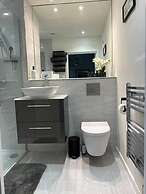 Stunning Apartment in Clifton Gardens, Westend