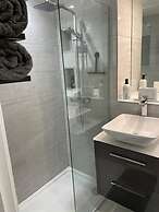 Stunning Apartment in Clifton Gardens, Westend