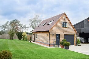 new Luxury 5 Star 1-bed House nr Bicester Village