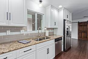 Manhatton Tempe 4 Bedroom Home by RedAwning