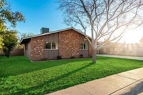 Manhatton Tempe 4 Bedroom Home by RedAwning