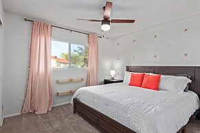 Manhatton Tempe 4 Bedroom Home by RedAwning