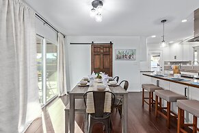 Manhatton Tempe 4 Bedroom Home by RedAwning