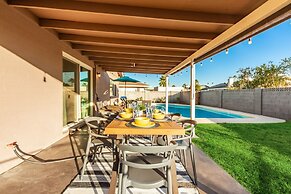 Manhatton Tempe 4 Bedroom Home by RedAwning
