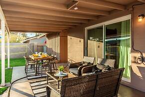 Manhatton Tempe 4 Bedroom Home by RedAwning