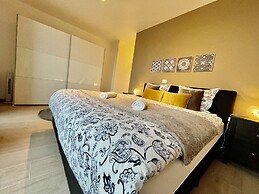 One Lux Stay near Diamond District