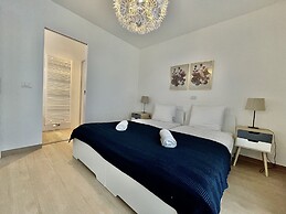 One Lux Stay near Diamond District