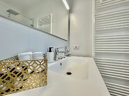 One Lux Stay near Diamond District