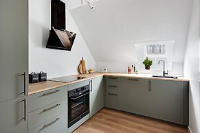 Sanders Charm - Cute 2-bdr Apt With Shared Garden