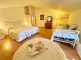 Exclusive Pool - Wondrous Views - Biological Gardens - Pool House - 12