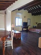 Amaranth House Rooms and Apartments