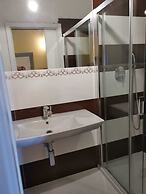 Amaranth House Rooms and Apartments