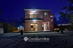 Family Villa Short Walk To Coral Bay Strip 5 Min and Pub, Shops etc