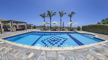 Family Villa Short Walk To Coral Bay Strip 5 Min and Pub, Shops etc