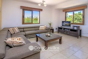 Family Villa Short Walk To Coral Bay Strip 5 Min and Pub, Shops etc