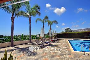 Family Villa Short Walk To Coral Bay Strip 5 Min and Pub, Shops etc