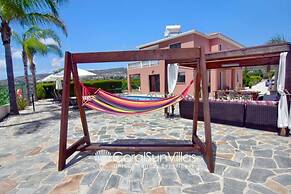 Family Villa Short Walk To Coral Bay Strip 5 Min and Pub, Shops etc