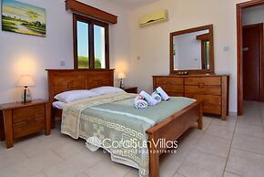 Family Villa Short Walk To Coral Bay Strip 5 Min and Pub, Shops etc