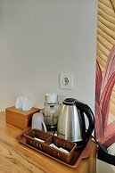 Super OYO Collection O 30 Amega Crown Sub