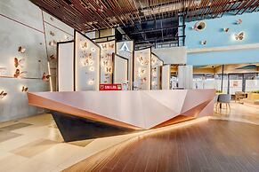 Super OYO Collection O 30 Amega Crown Sub