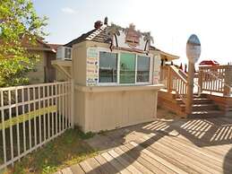 Coral Reef Retreat 1 Bedroom Villa by RedAwning