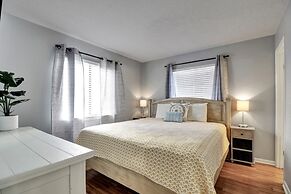 Salty Mermaid 2 Bedroom Condo by RedAwning