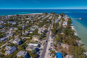 Coquina Cottage B 2 Bedroom Home by RedAwning
