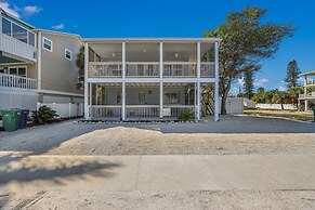 Coquina Cottage B 2 Bedroom Home by RedAwning