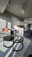 Modern 2Bed Condo in Luxurious Building