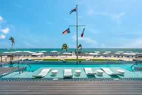 Club Suites at Rum Point