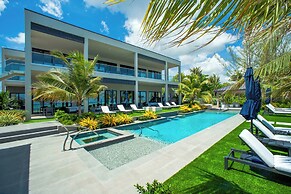 Club Suites at Rum Point