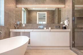 Club Suites at Rum Point