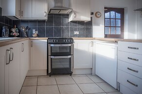 Maytree Cottage - 4 Bedroom Holiday Home - Tenby
