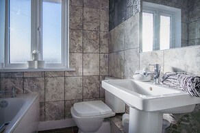 Maytree Cottage - 4 Bedroom Holiday Home - Tenby