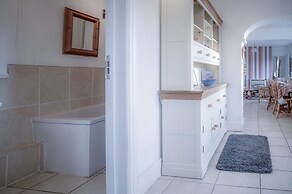 Maytree Cottage - 4 Bedroom Holiday Home - Tenby