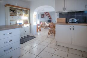 Maytree Cottage - 4 Bedroom Holiday Home - Tenby