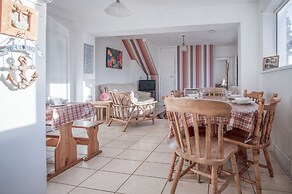 Maytree Cottage - 4 Bedroom Holiday Home - Tenby