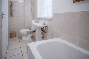 Maytree Cottage - 4 Bedroom Holiday Home - Tenby