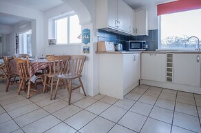 Maytree Cottage - 4 Bedroom Holiday Home - Tenby