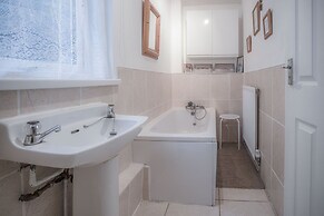 Maytree Cottage - 4 Bedroom Holiday Home - Tenby