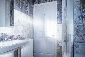 Maytree Cottage - 4 Bedroom Holiday Home - Tenby