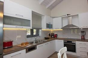 Elsa Villa by Elrin Villas Mani