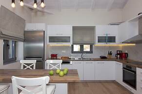 Elsa Villa by Elrin Villas Mani