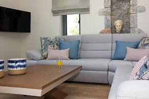 Elsa Villa by Elrin Villas Mani