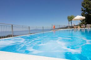 Irini Villa by Elrin Villas Mani