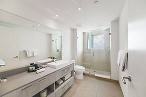 Stunning Condo, City Views