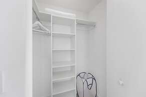 Stunning Condo, City Views