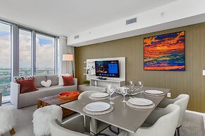 Stunning Condo, City Views