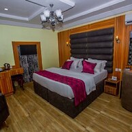 Doreen Grand Hotel & Suites