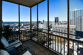 DTWN luxury condo 99 percent Walk score